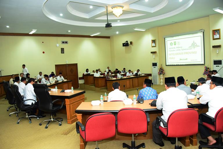 Teks Foto: Suasana saat rapat berlangsung.