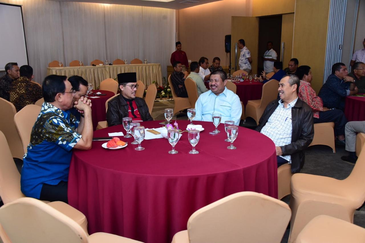 Teks : Bupati Bengkalis Amril Mukminin saat menghadiri rapat bersama Bupati dan Walikota se-Riau.