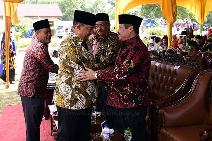 Bupati Bengkalis Saat Bersama Gubernur Riau Terpulih Brigjen TNI Edy Afrizal Natar Nasution