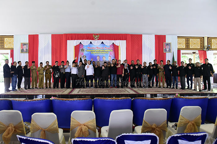 Bupati Bengkalis Foto Bersama Pengurus PWI Kabupaten Bengkalis 