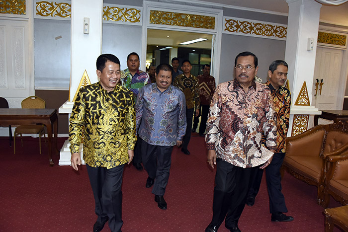 Bupati Bengkalis saat bersama Jaksa Republik Indonesia