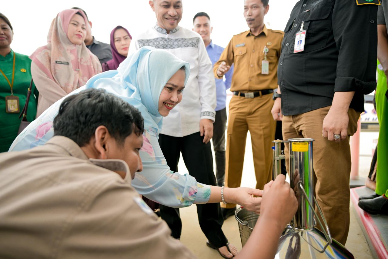 Pastikan Takaran Tepat, Bupati dan Wakil Bupati Bengkalis Tinjau SPBU Lintas Timur