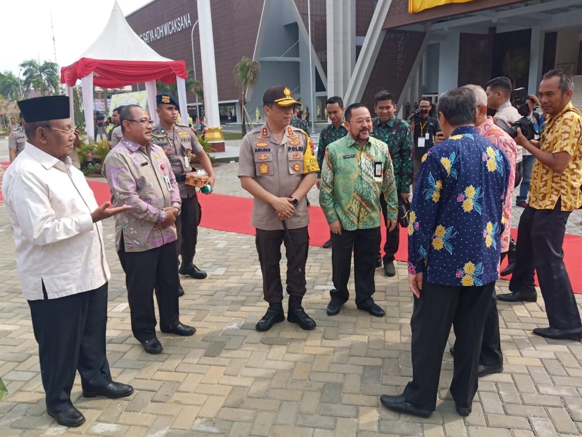 Sekda H Bustami HY Hadiri Peresmian Gedung Kejati Riau 