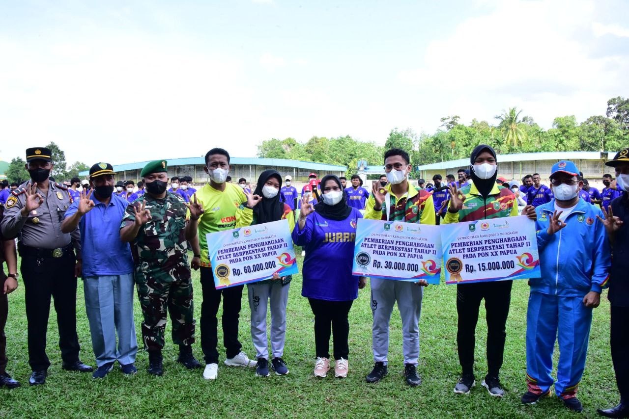 Bupati Bengkalis Buka TC Porprov Riau Sekaligus Penyerahan Bonus Atlit PON Papua Tahap II