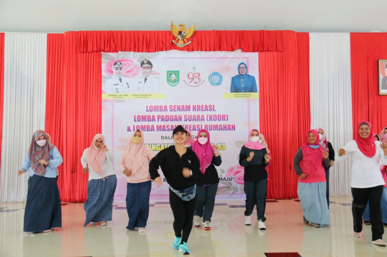 Peringati Hari Ibu Ke-93, TP-PKK Gelar Lomba Senam, Paduan Suara dan Masak Kreasi