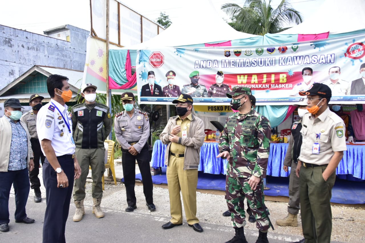 Plh. Bupati Bengkalis Beri Semangat Petugas Covid-19 di Dua Kecamatan