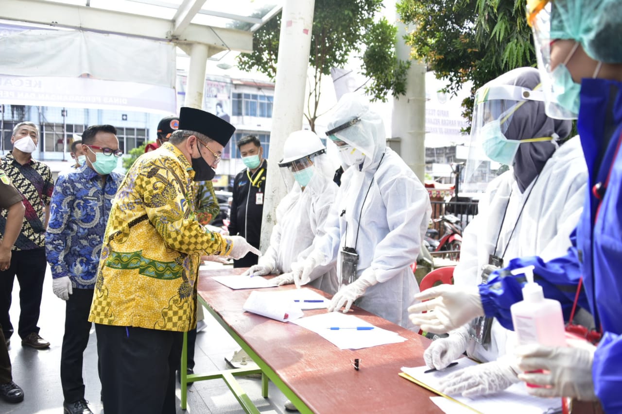 Plh. Bupati Bengkalis Tinjau Pelaksanaan Rapid dan Swab Test di Duri