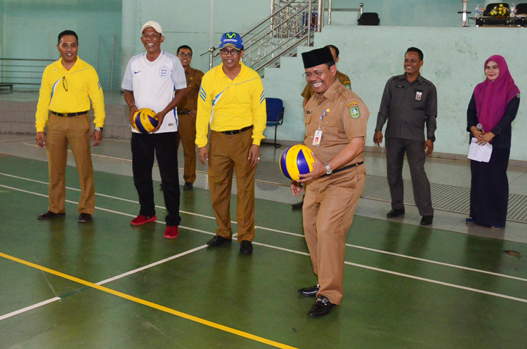 Sempena Hari Bakti ke-72, Dinas PUPR Gelar Turnamen Bola Voli