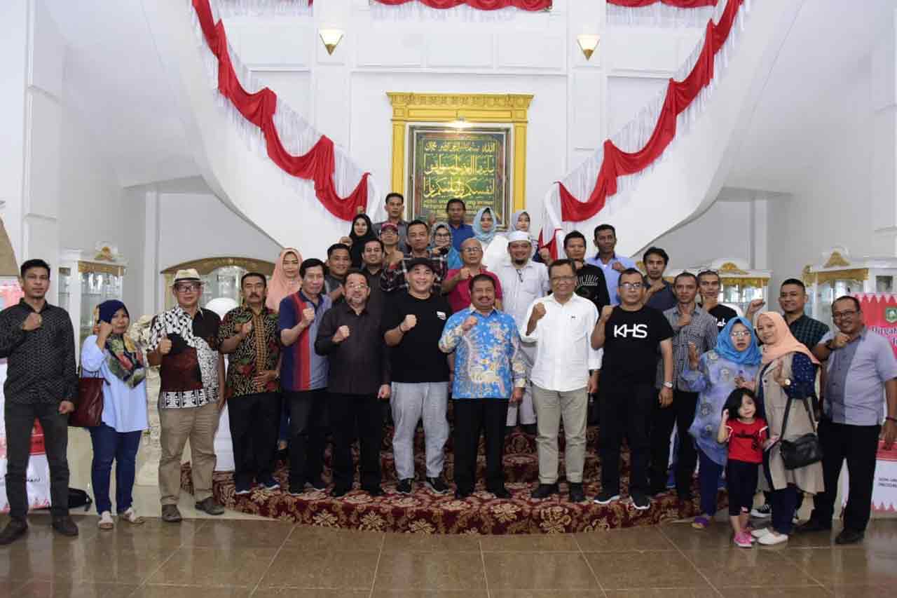 Bupati Bengkalis Jamu Tim Penguji UKW dan PWI Riau dengan Makan Malam