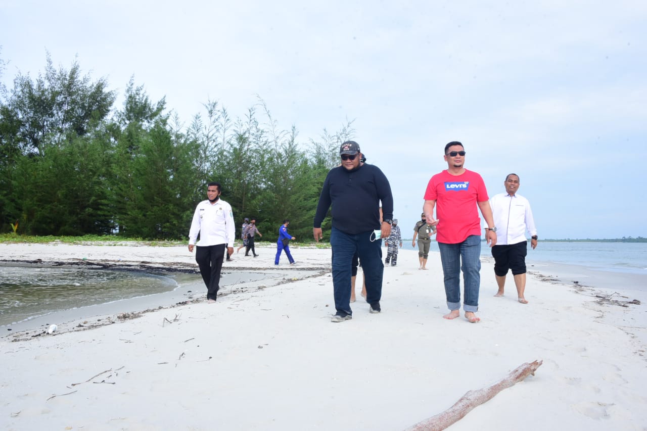 Pj. Bupati Telusuri Pulau Beting Aceh