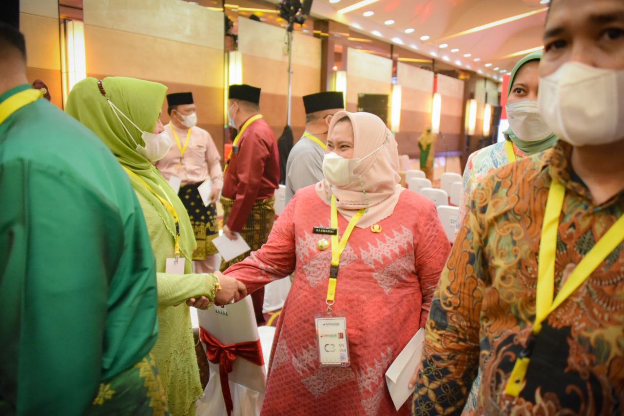 Hadiri Peresmian Konversi BRK Syariah, Bupati Kasmarni Ucapkan Selamat