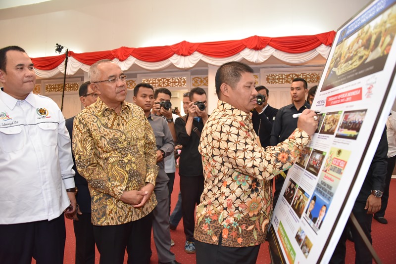 Bupati Amril Ikut Tandatangani Peluncuran Website PWI Riau