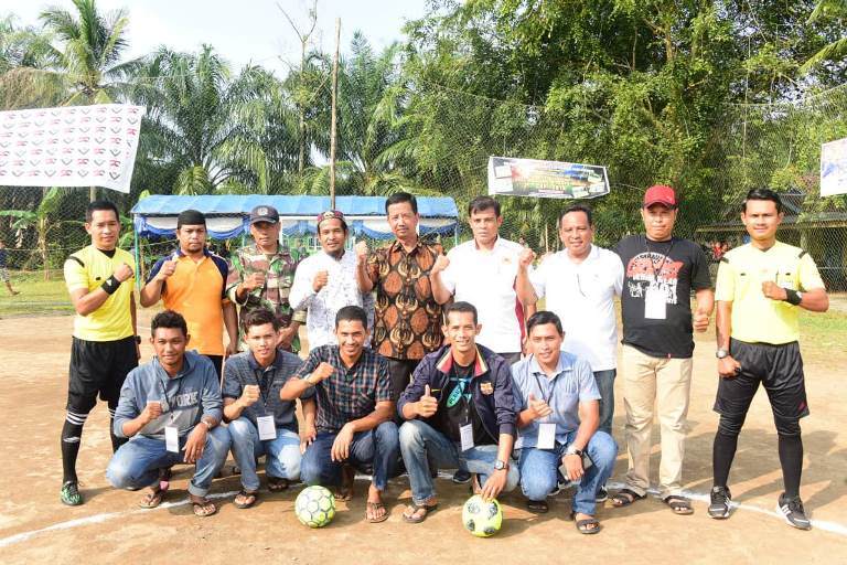 Bupati Bengkalis Membuka Turnamen Futsal Karang Taruna Cahaya Cup 1 2018