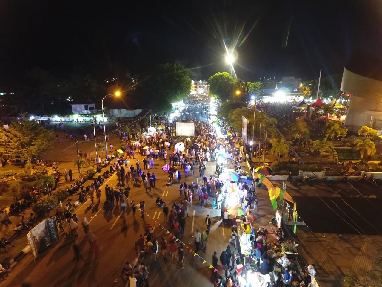 Ribuan Masyarakat Padati Malam Hiburan dan Car Free Night Bersama Sulis dan Neng Nada