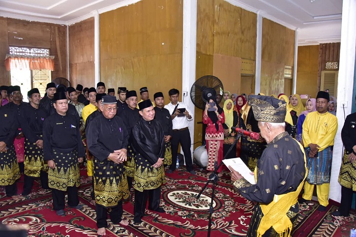 Ketua Umum MKA LAMR Kabupaten Bengkalis Kukuhkan Pengurus LAMR Kecamatan Pinggir 
