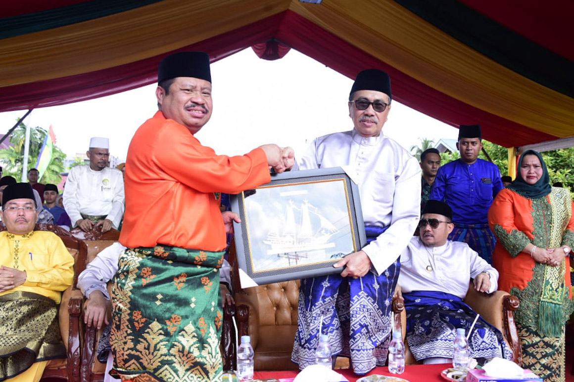 Bupati Bengkalis Hadiri Pawai Ta'aruf MTQ Ke-38 Tingkat Provinsi Riau