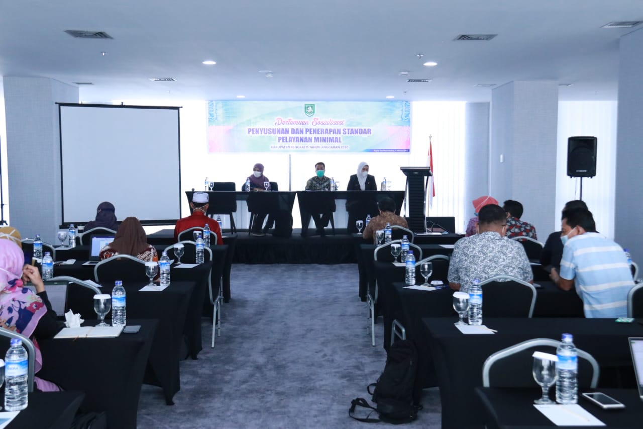 H. Ismail Plt Asisten Bidang Pemerintahan dan Kesra Buka Sosialisasi Mekanisme Penyusunan dan Pelaporan Penerapan (SPM) Kabupaten Bengkalis