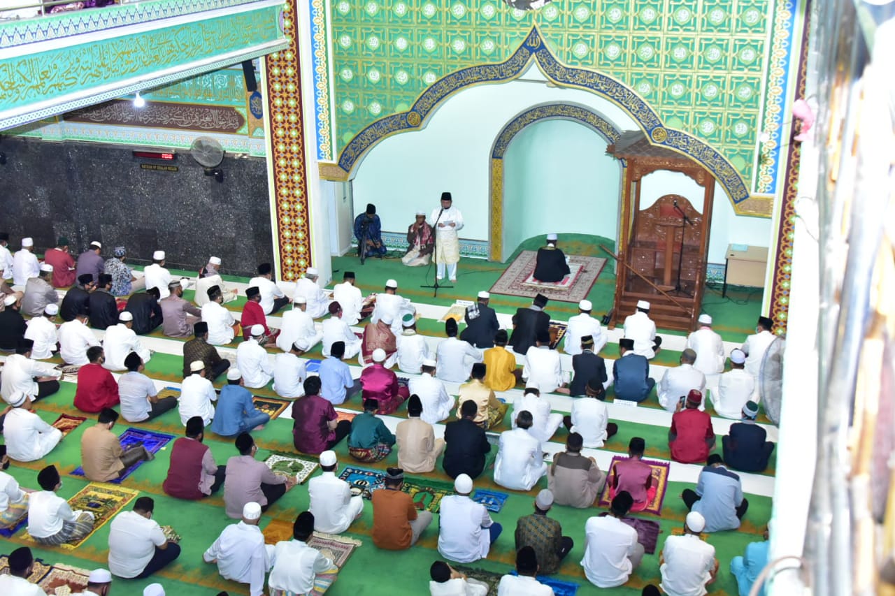 Plh. Bupati Bengkalis Melaksanakan Shalat Idul Adha di Masjid Istiqomah