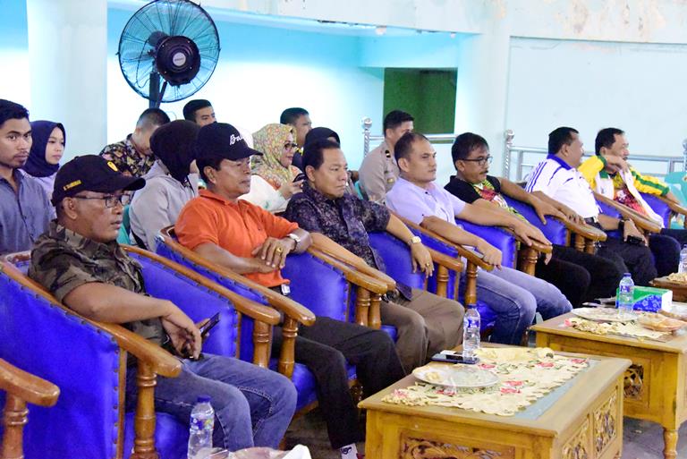 Bupati Bengkalis menyaksikan Laga Final Kejuaraan Daerah Senior Bola Volly Antar Kabupaten/Kota se-Provinsi Riau,