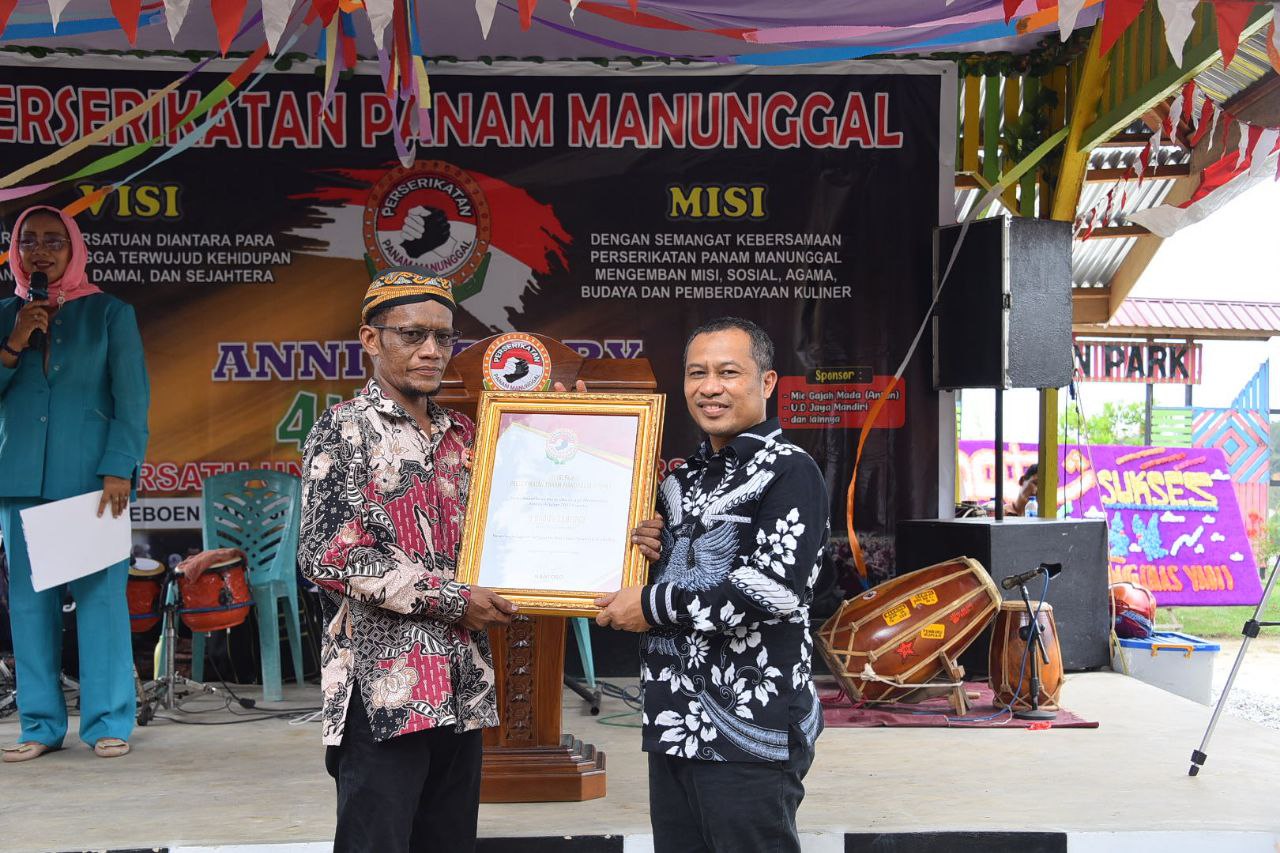 Wakil Bupati Bengkalis H Bagus Santoso Menerima Penghargaan Peduli Pelaku Usaha Kuliner dari Perserikatan Panam Manunggal (PPM) di Provinsi Riau