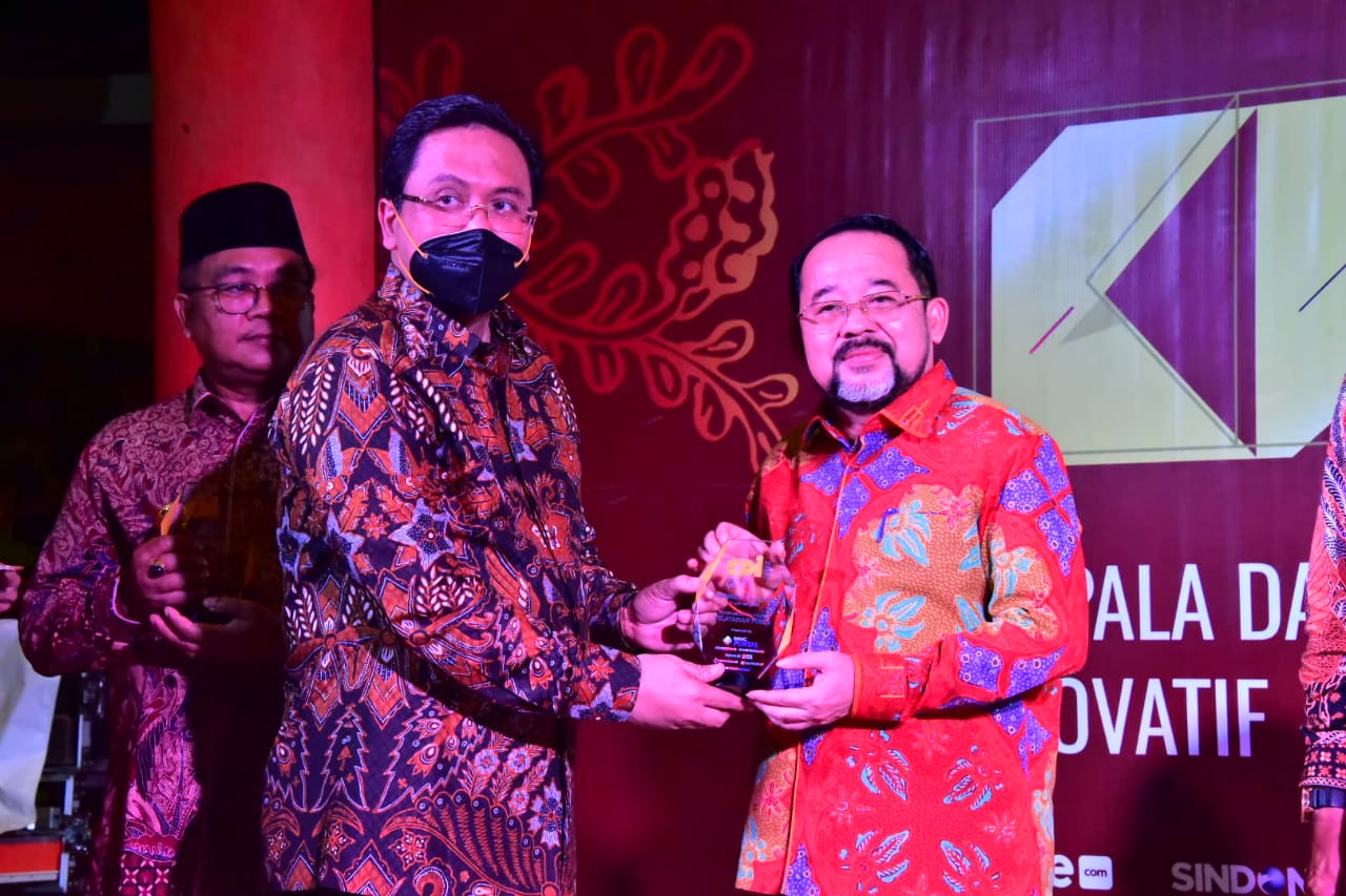 Bupati Kasmarni Raih Penghargaan Sebagai Kepala Daerah Inovatif Dari MNC Portal