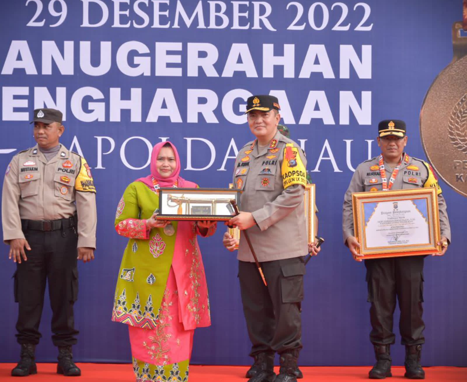 Bupati Kasmarni Terima Penghargaan Forkopimda Terbaik Dari Kapolda Riau