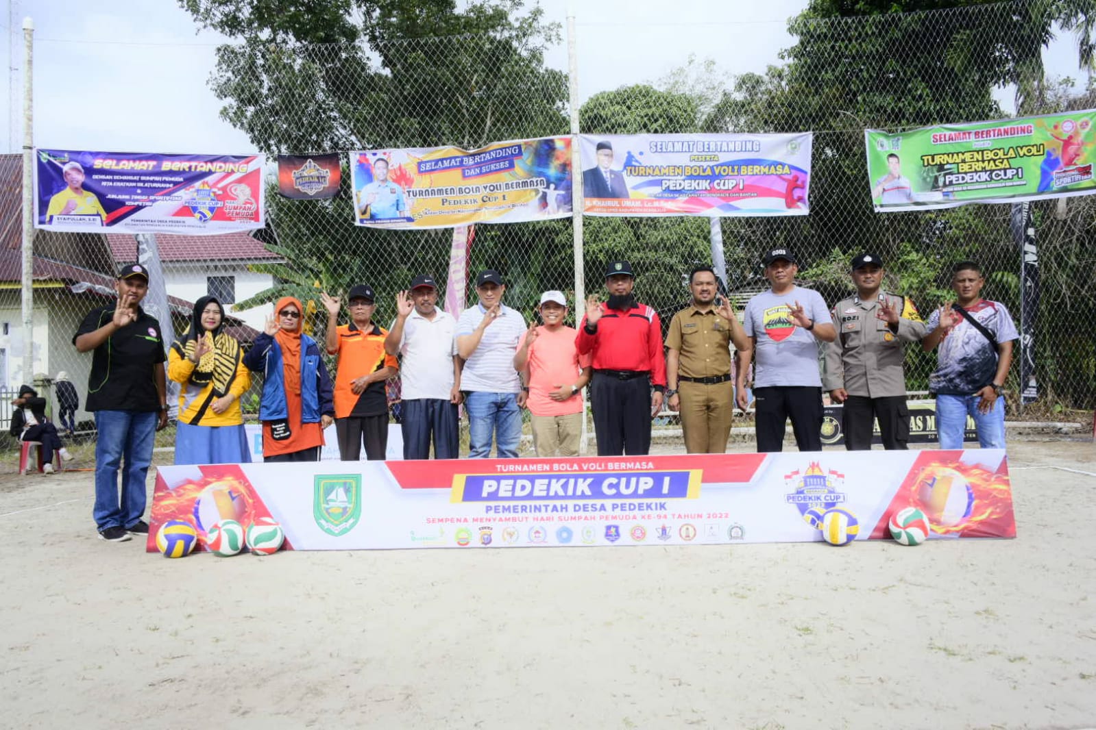 Bupati Bengkalis Buka Turnamen Bola Volly Pedekik Bermasa Cup I